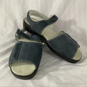 L’amour Gray Leather Suede sandals Big Girls Sz 4 Open Toe Strap Hook loop